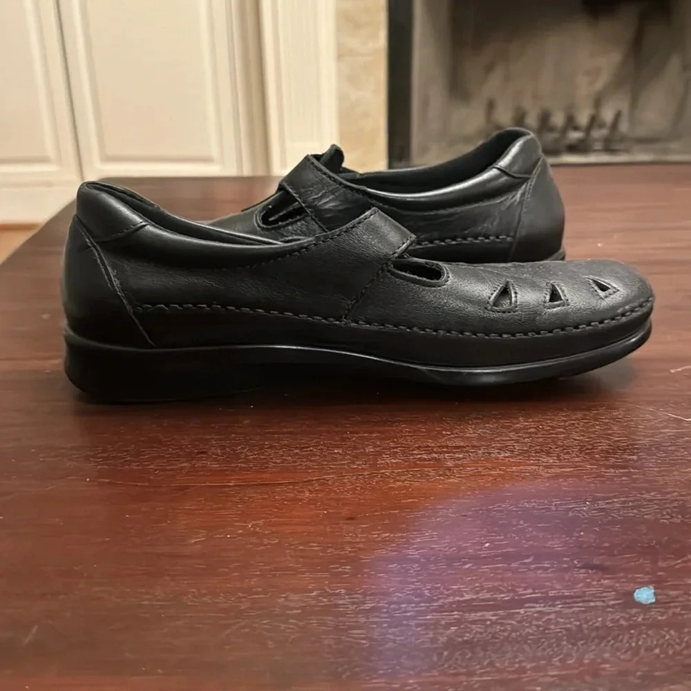 SAS black leather velco strap shoes size 9.5 - Picture 6 of 6